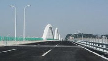 2008年8月进场施工,湾边大桥至福峡路段已于2010年国庆通车.