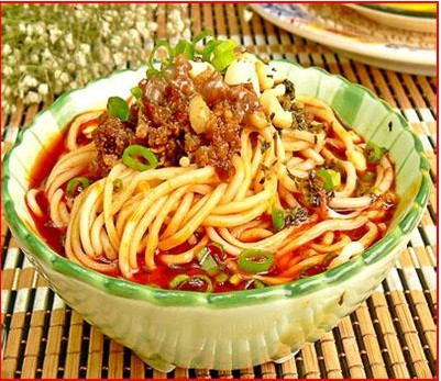 折叠 编辑本段 美食简介 担担面(noodles, sichuan style),是著名的