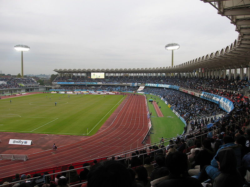 等等力陆上竞技场与川崎体育场,川崎等等力球场,古市场陆上竞技场被誉为川崎四大地标式建筑.等等力陆上竞技场是川崎前锋的主场,位于中原区等等力绿地内。可容纳25000名观众。1964年正式启用,经历若干修整后于1993年被正式认定为J联赛的主要赛场。 等等力陆上竞技场