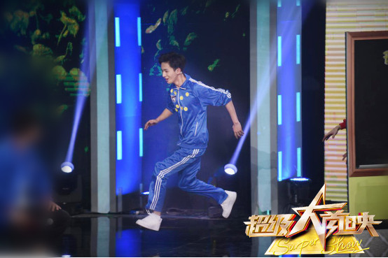 《青茫》亮相超级大首映 白敬亭李宏毅遭强吻