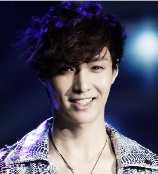 lay 姓名:张艺兴 韩文名: 艺名: lay 英文名:issing 国籍