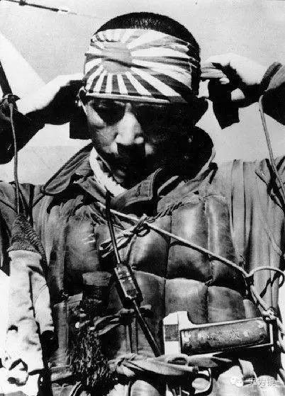 日军神风特攻队送死前的照片 最后一张很讽刺