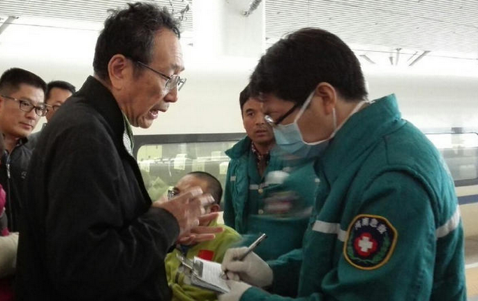 胡大一施救